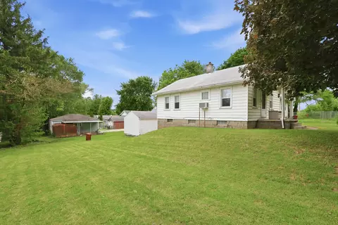 Exterior - 1302 38th Ave, Moline, IL 61265 photo 1 of 6