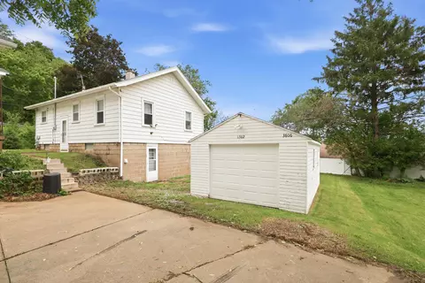 1302 38th Ave, Moline, IL 61265
