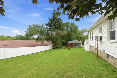 Exterior - 1302 38th Ave, Moline, IL 61265 photo 6 of 6