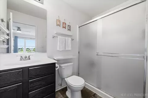 Bath - 1668 Ruby Dr, Pingree Grove, IL 60140 photo 2 of 3