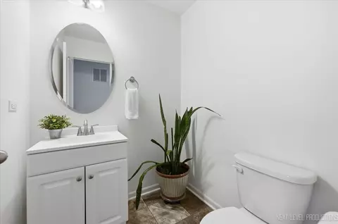 Bath - 1668 Ruby Dr, Pingree Grove, IL 60140 photo 1 of 3