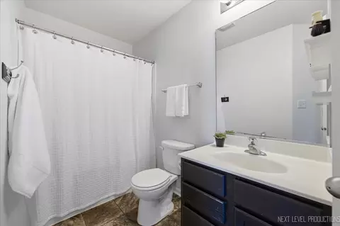 Bath - 1668 Ruby Dr, Pingree Grove, IL 60140 photo 3 of 3