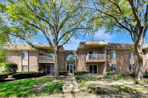 906 W Alleghany Dr #1B, Arlington Heights, IL 60004