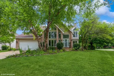 954 Black Walnut Dr, Sugar Grove, IL 60554
