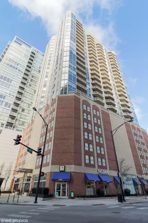 645 N Kingsbury St #2205, Chicago, IL 60610