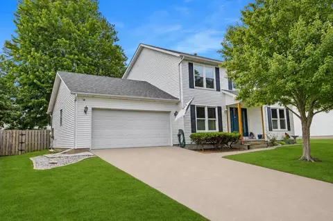 1203 Royal Pointe Dr, Bloomington, IL 61704