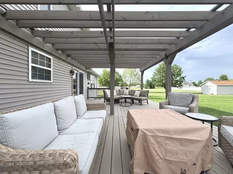 Exterior - 2041 S Bluff Rd, Kankakee, IL 60901 photo 6 of 10