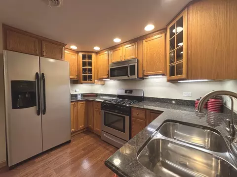 Kitchen - 2041 S Bluff Rd, Kankakee, IL 60901 photo 6 of 7