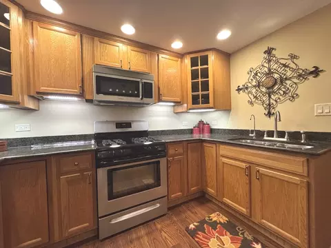 Kitchen - 2041 S Bluff Rd, Kankakee, IL 60901 photo 7 of 7