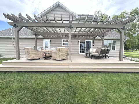 Exterior - 2041 S Bluff Rd, Kankakee, IL 60901 photo 7 of 10