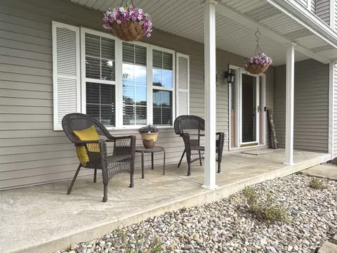 Exterior - 2041 S Bluff Rd, Kankakee, IL 60901 photo 3 of 10