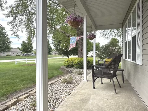 Exterior - 2041 S Bluff Rd, Kankakee, IL 60901 photo 4 of 10
