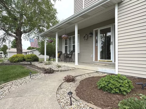 Exterior - 2041 S Bluff Rd, Kankakee, IL 60901 photo 2 of 10
