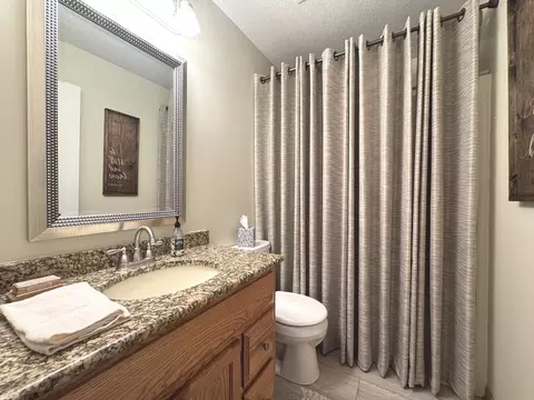 Bath - 2041 S Bluff Rd, Kankakee, IL 60901 photo 3 of 5