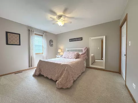 Bedroom - 2041 S Bluff Rd, Kankakee, IL 60901 photo 3 of 5