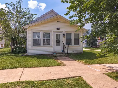 Exterior - 501 E Jackson St, Bloomington, IL 61701 photo 6 of 7