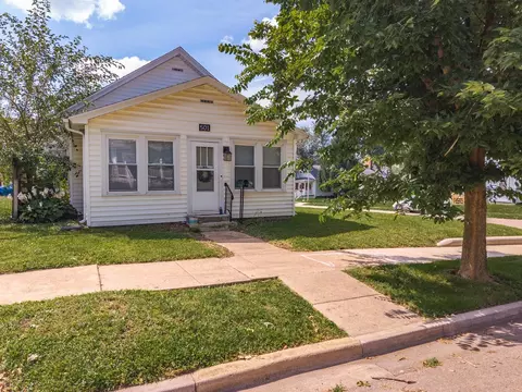 Exterior - 501 E Jackson St, Bloomington, IL 61701 photo 5 of 7