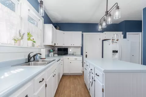 Kitchen - 501 E Jackson St, Bloomington, IL 61701 photo 3 of 3