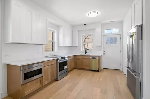 Kitchen - 3941 N Spaulding Ave, Chicago, IL 60618 photo 3 of 3