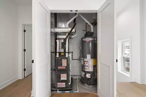 Entry Way - 3941 N Spaulding Ave, Chicago, IL 60618 photo 3 of 3