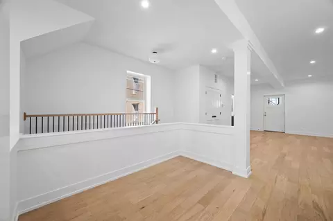 Entry Way - 3941 N Spaulding Ave, Chicago, IL 60618 photo 2 of 3