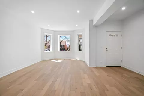 Living - 3941 N Spaulding Ave, Chicago, IL 60618 photo 3 of 4