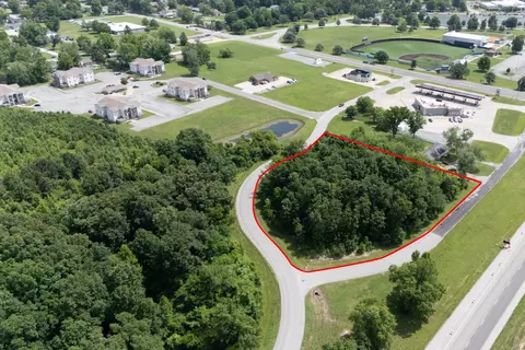 1100 Pin Oak Dr, Carterville, IL 62918