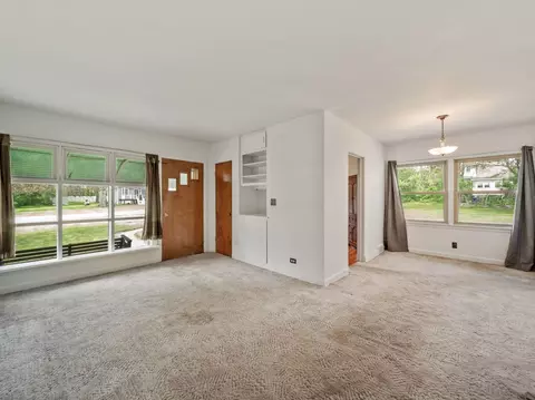 Living - 4 N365 9th Ave, Addison, IL 60101 photo 2 of 3