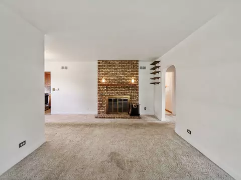 Living - 4 N365 9th Ave, Addison, IL 60101 photo 1 of 3