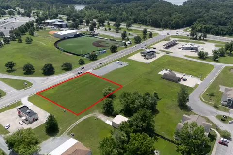 703 S Greenbriar Rd, Carterville, IL 62918