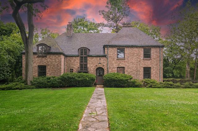 102 Pine Rd, Barrington, IL 60010