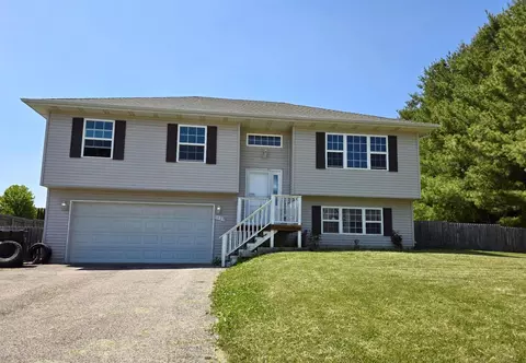 1020 Heritage Ct, Hebron, IL 60034