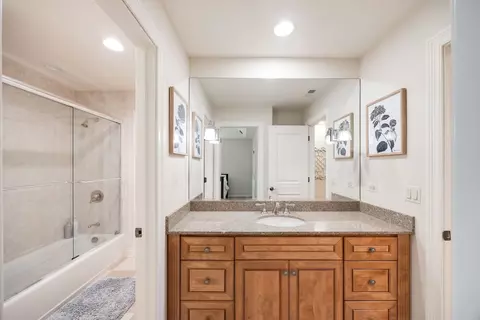 Bath - 7508 Forest Oak Dr, Mchenry, IL 60050 photo 5 of 5