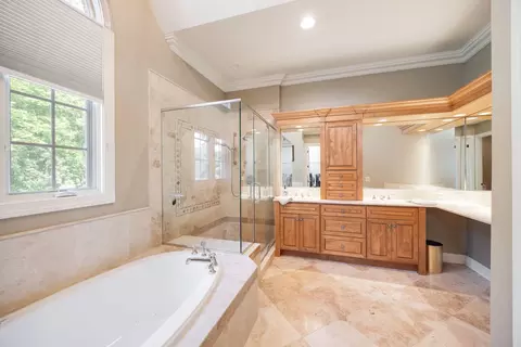 Bath - 7508 Forest Oak Dr, Mchenry, IL 60050 photo 3 of 5