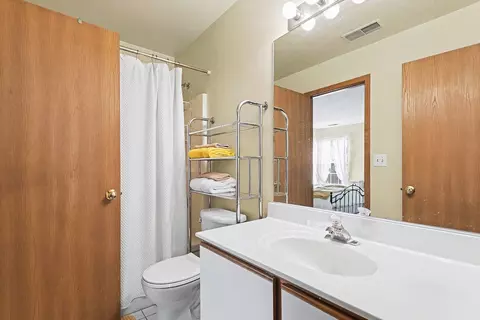 Bath - 2231 Dalewood Ct, Plainfield, IL 60544 photo 1 of 2