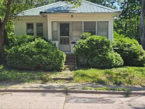 402 S Johnson Ave, Urbana, IL 61801