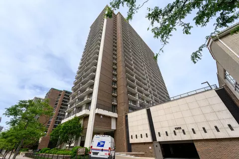 5855 N Sheridan Rd #24J, Chicago, IL 60660