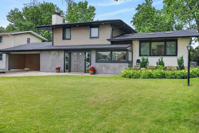2843 S Briarwood Dr E, Arlington Heights, IL 60005