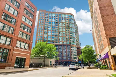 600 N Kingsbury St #1005, Chicago, IL 60610