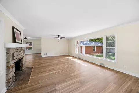 Living - 629 Dundee Ave, Flossmoor, IL 60422 photo 1 of 4