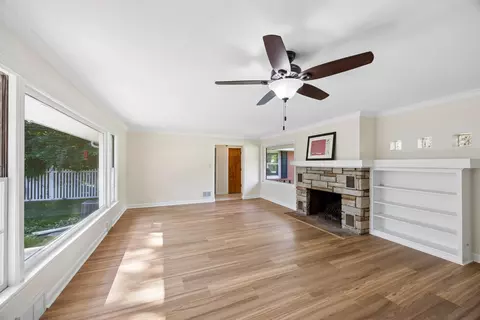 Living - 629 Dundee Ave, Flossmoor, IL 60422 photo 2 of 4