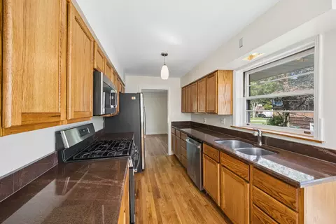 Kitchen - 629 Dundee Ave, Flossmoor, IL 60422 photo 1 of 2