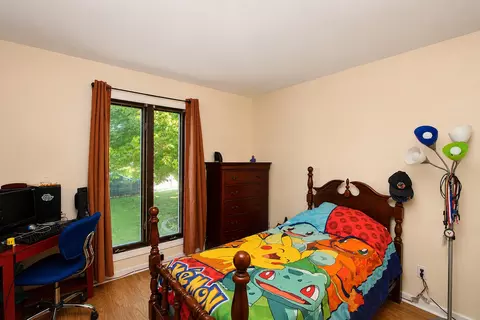 Bedroom - 2309 W Edgewood Ln, Mchenry, IL 60051 photo 2 of 2