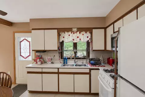 Kitchen - 2309 W Edgewood Ln, Mchenry, IL 60051 photo 1 of 2