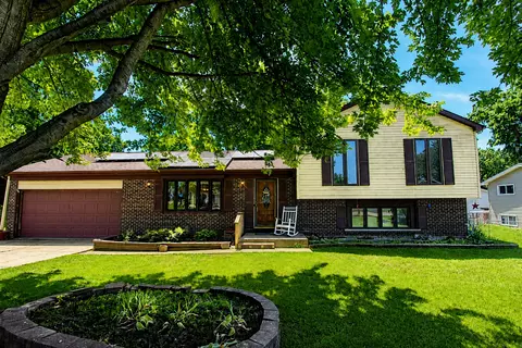 2309 W Edgewood Ln, Mchenry, IL 60051