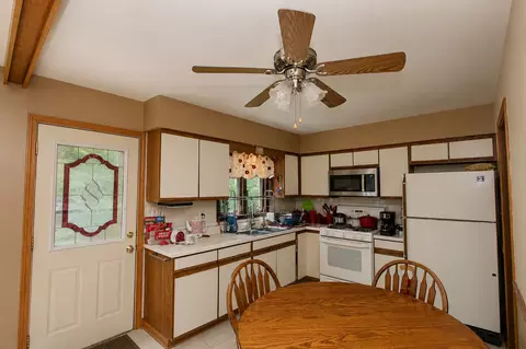 Kitchen - 2309 W Edgewood Ln, Mchenry, IL 60051 photo 2 of 2