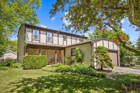 652 Cherry Valley Rd, Vernon Hills, IL 60061