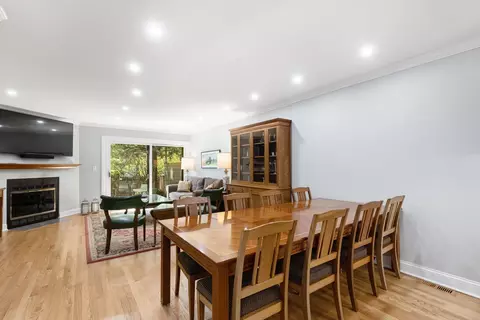 Dining - 1501 Topp Ln #E, Glenview, IL 60025 photo 1 of 2