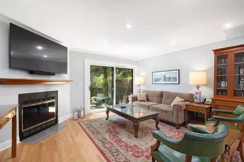 Living - 1501 Topp Ln #E, Glenview, IL 60025 photo 2 of 3