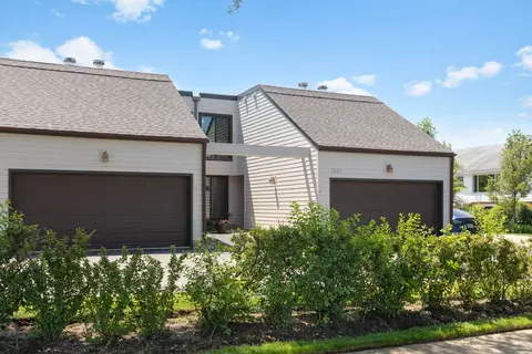 1501 Topp Ln #E, Glenview, IL 60025